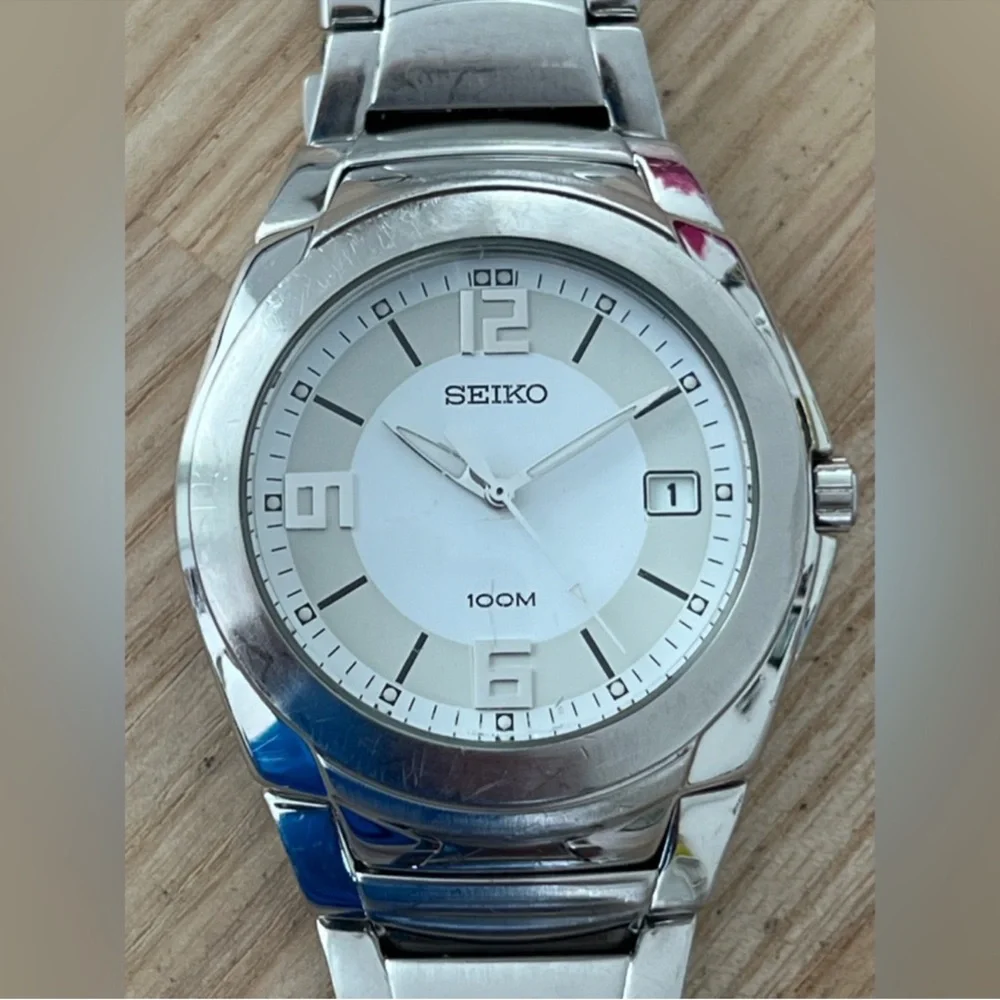 Seiko Luxury Men's Watch Stainless Bracelet Large Round White Dial Date Window